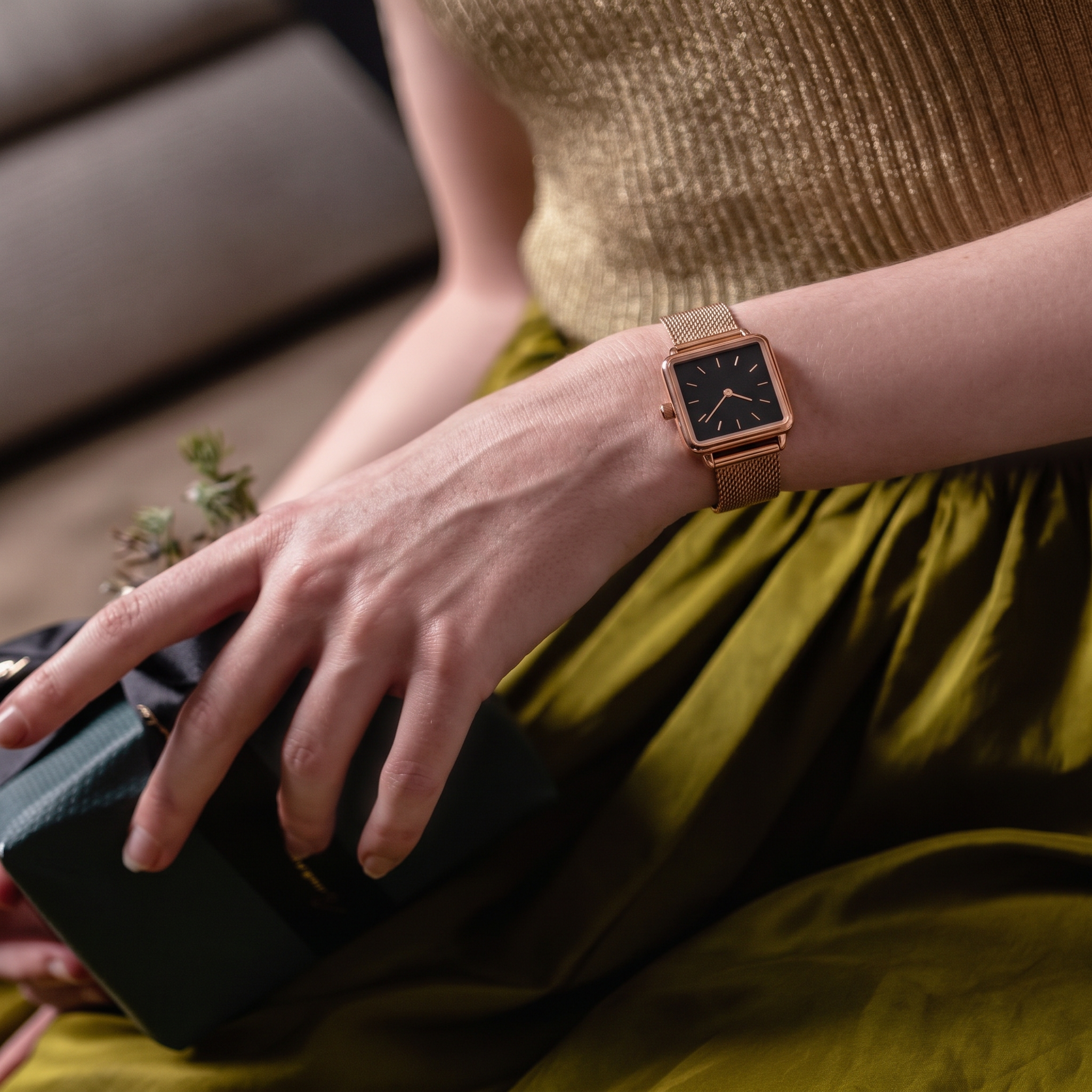 Luvier™ NoirFrame Signature Watch