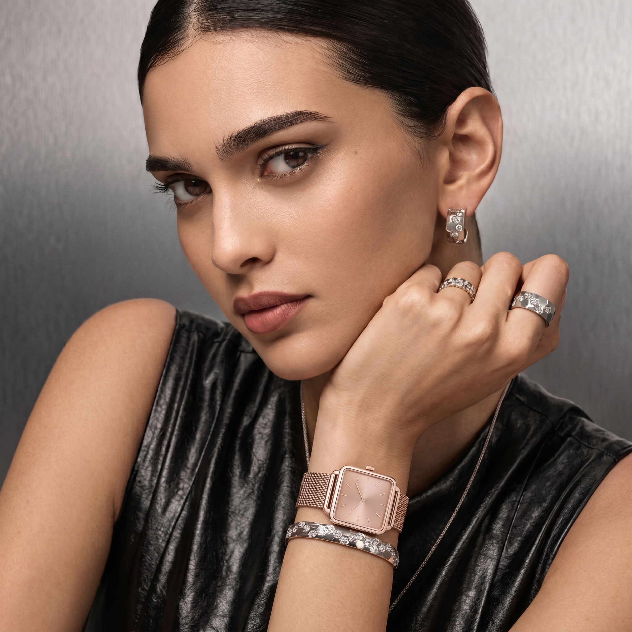 Luvier™ NoirFrame Signature Watch